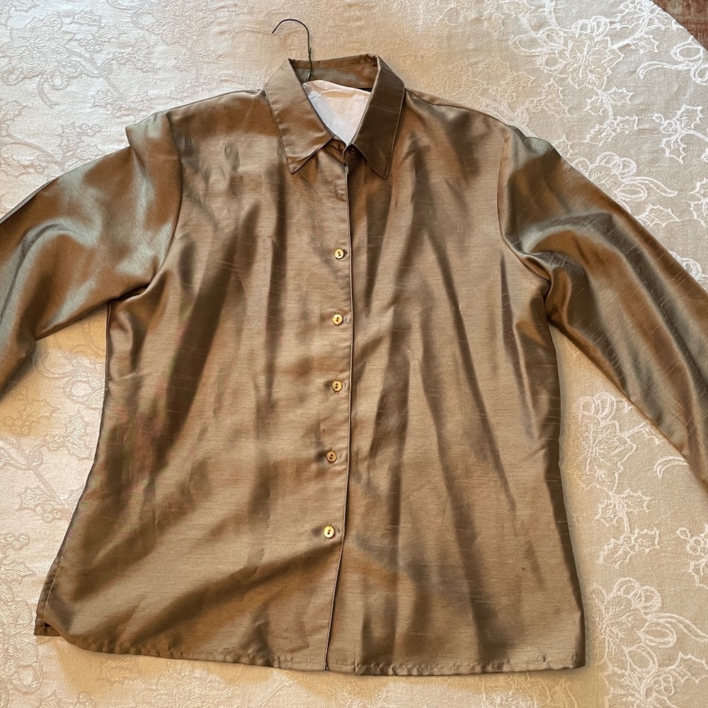 WOMEN’S NOTATIONS FAUX SILK LONG SLEEVE BUTTON SHIRT SIZE MEDIUM NEW